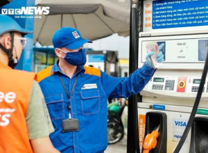 - Trong kỳ điều hành chiều nay 18/1, giá xăng được dự báo tăng từ 500 – 700 đồng/lít, giá dầu tăng 300 – 500 đồng/lít,kg.