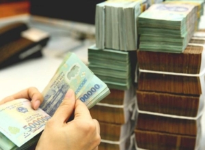 gân hàng tăng lãi suất tiết kiệm: Điều gì đang thật sự diễn ra?